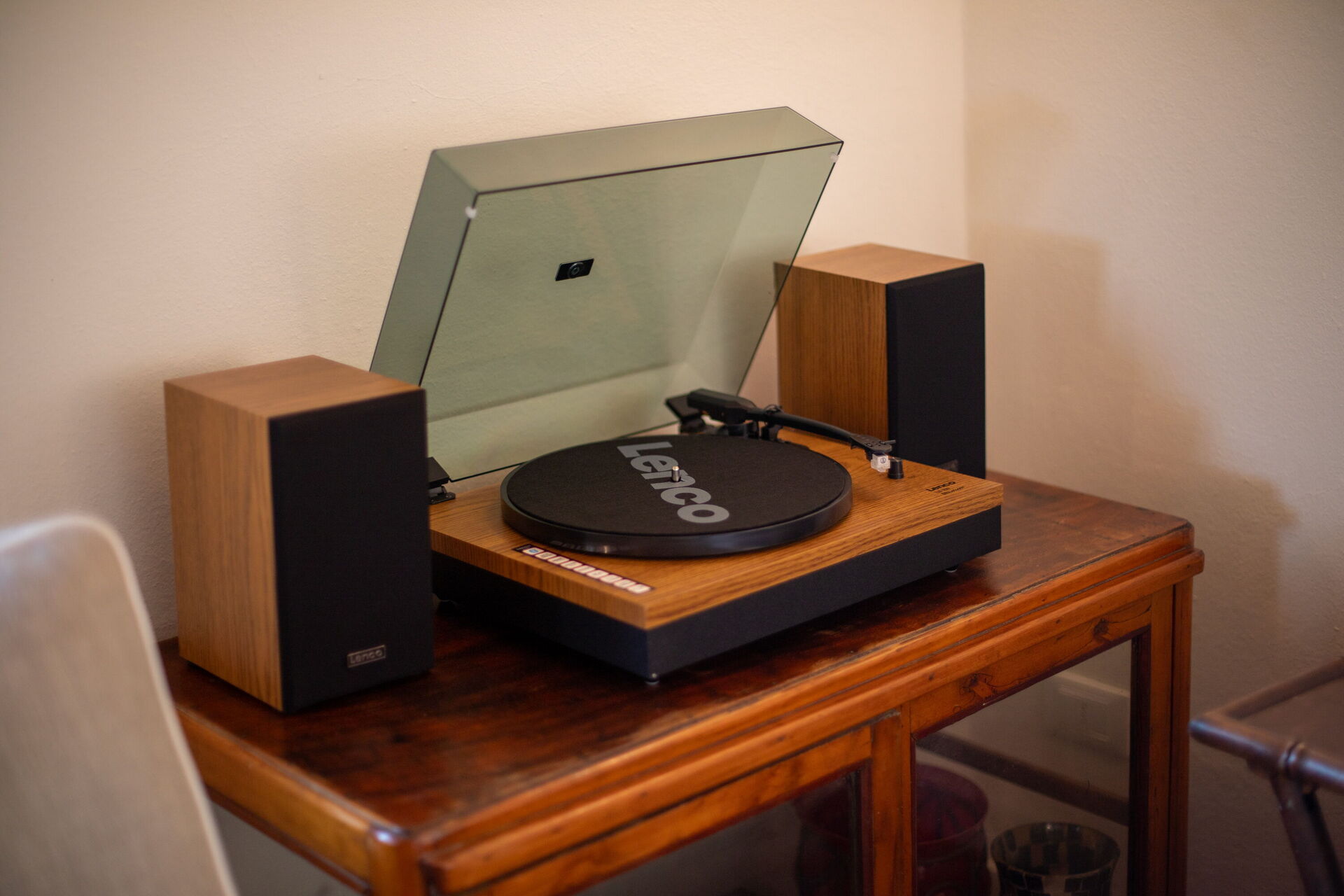 Vinyl record player